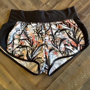 Under Armour Grey/Pink Shorts / Size S